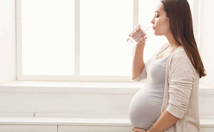 شرب الماء البارد للحامل ونوع الجنين