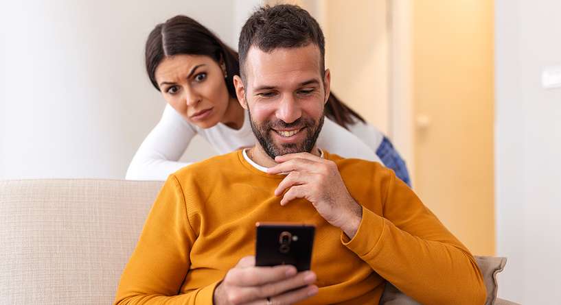 علامات حب الرجل المتزوج لغير زوجته