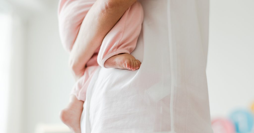 الم اسفل الظهر بعد الولادة