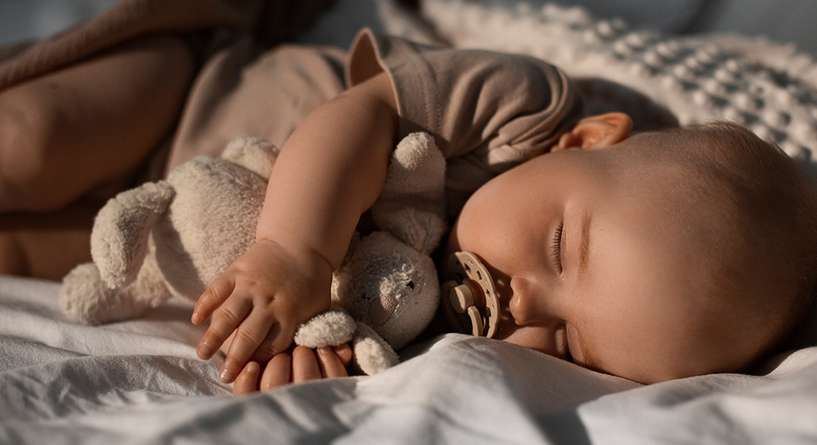 صوت السشوار لنوم الطفل