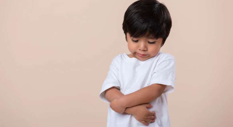 متى يكون ألم البطن خطير عند الأطفال