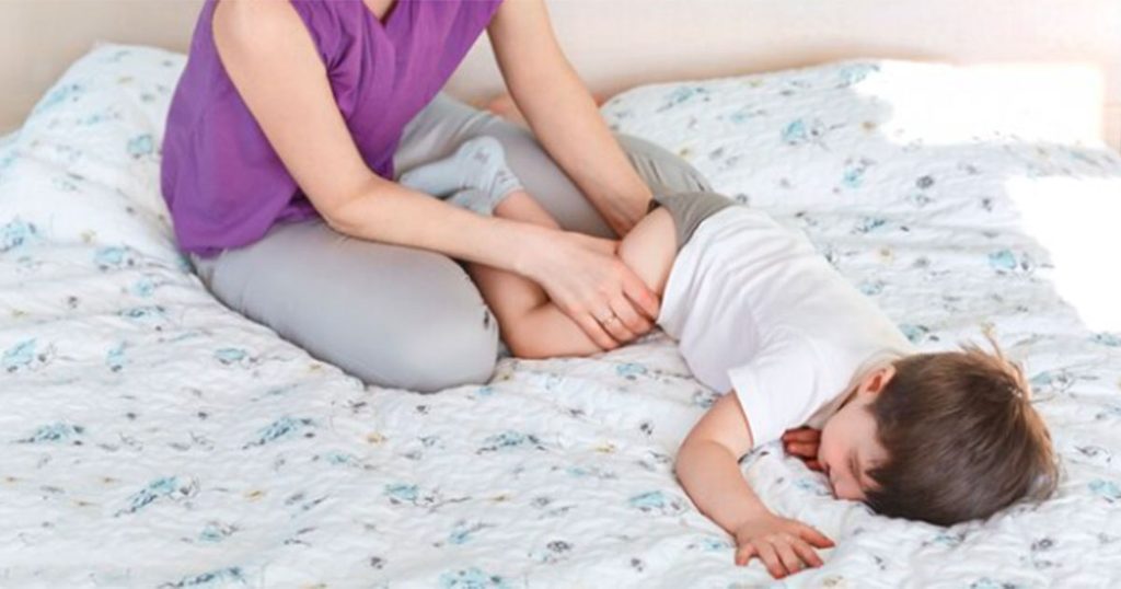 كيفية التعامل مع ألم البطن الخطير عند الأطفال