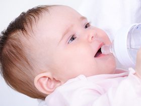 اضرار عدم شرب الماء للرضيع