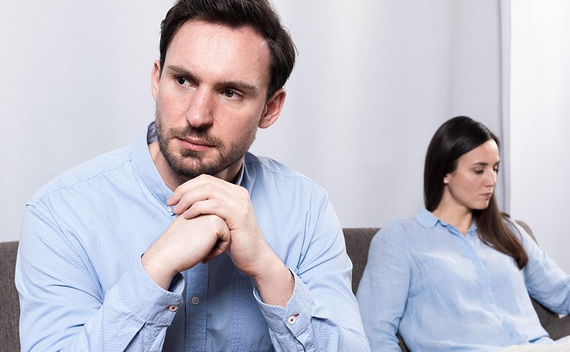 علامات الغيرة الصامتة لدى الرجل