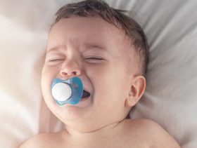 سبب رفض الطفل اللهاية