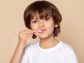 اسنان الطفل اللبنية