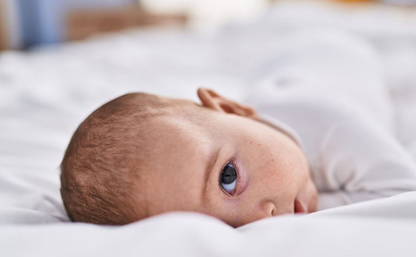 علاج افرازات العين الصفراء عند الاطفال