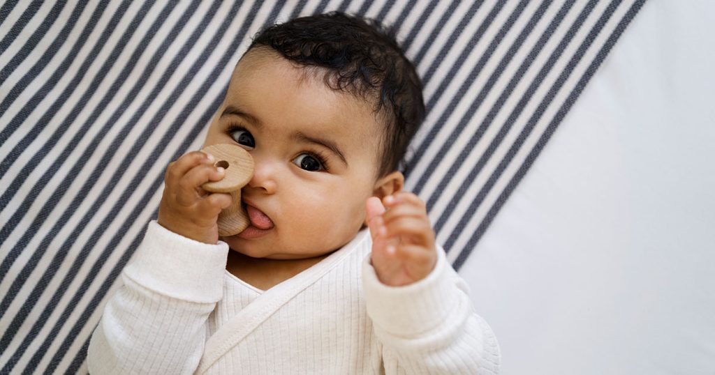 تقديم الأطعمة الصلبة للرضيع