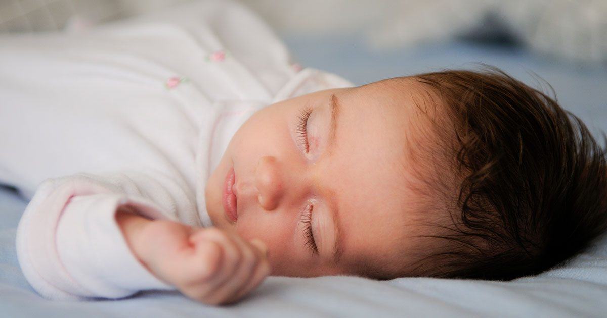 الوقت الذي يستطيع الطفل النوم فيه بدون رضاعة