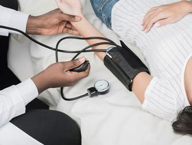 هل الضغط 140 100 طبيعي للحامل