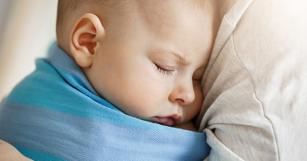 تنظيم نوم الرضيع بعمر شهر