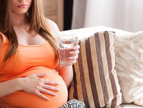 اسباب الغثيان بعد الاكل للحامل