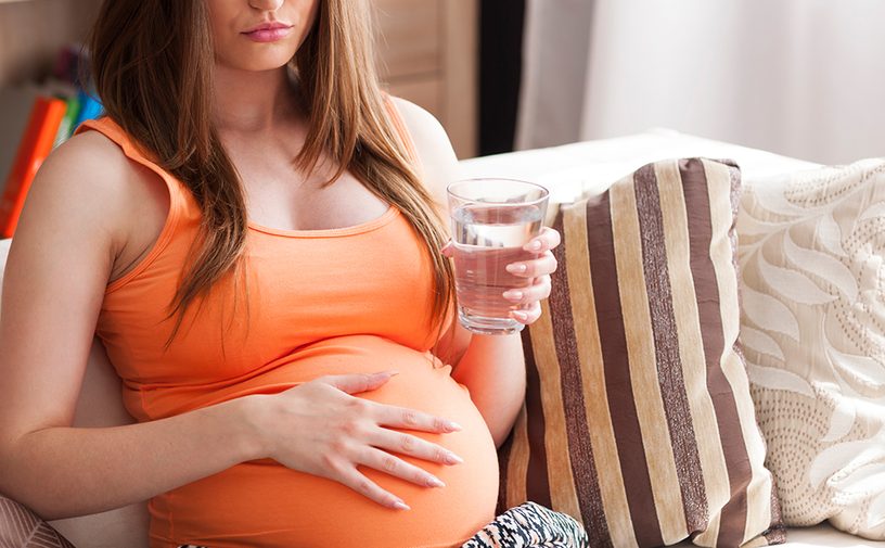 اسباب الغثيان بعد الاكل للحامل