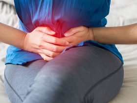 أعراض احتباس الدورة الشهرية بعد الولادة