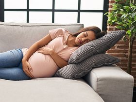 هل كثرة نوم الحامل يضر الجنين