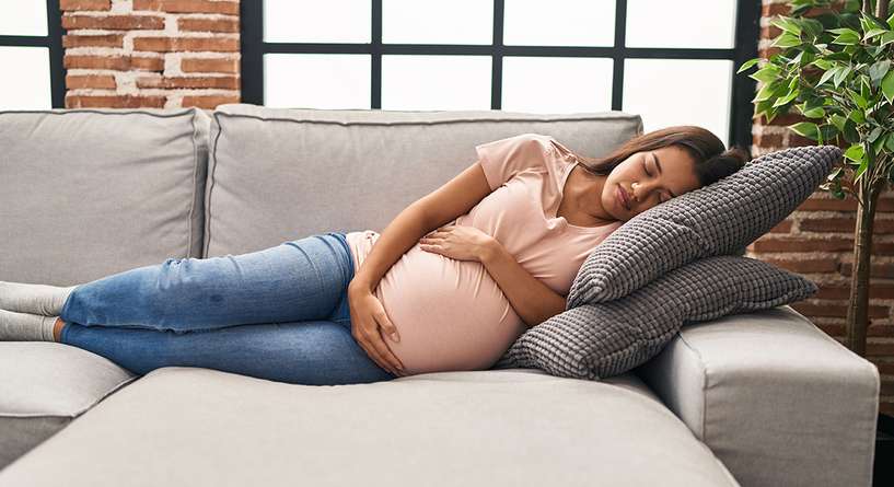 هل كثرة نوم الحامل يضر الجنين