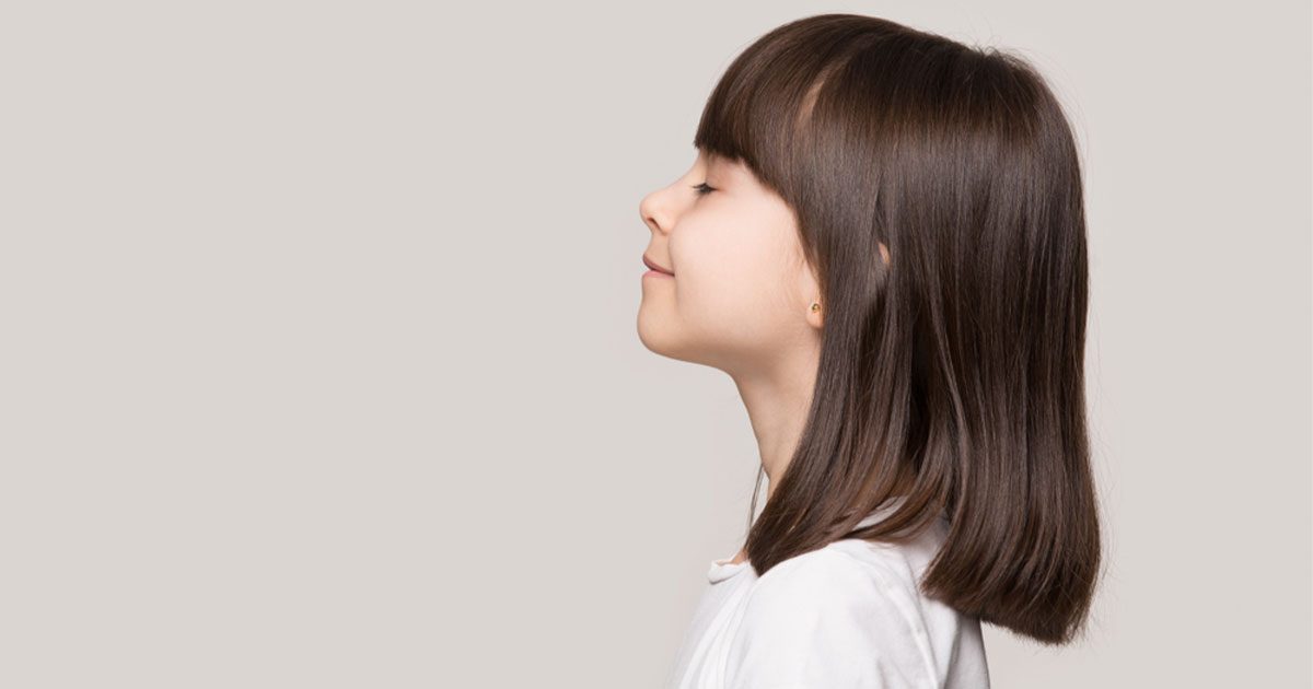 العوامل التي تؤدّي إلى شيب شعر الطفل