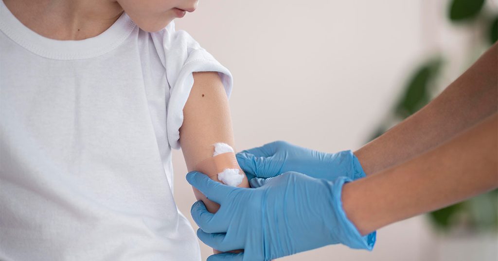 أنواع اللقاحات الضروريّة للطفل