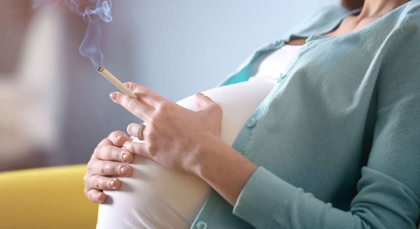 دراسة جديدة تكشف عن تأثير التدخين على حليب الأم