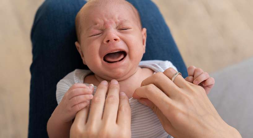 بكاء الطفل بدون سبب في عمر شهرين
