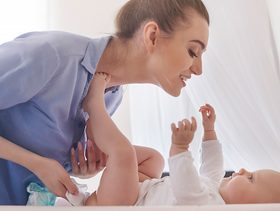 أضرار عدم استحمام الرضيع