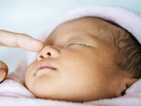 علاج الترجيع عند الأطفال حديثي الولادة
