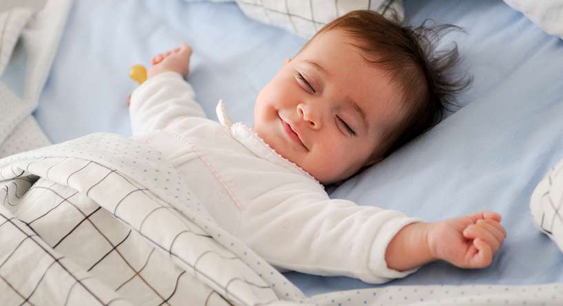 متى ينام الرضيع نوم متواصل دون رضاعة