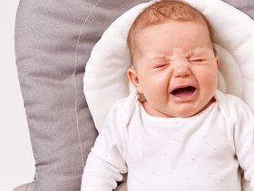 علاج الغازات عند الرضع في الشهر الأول