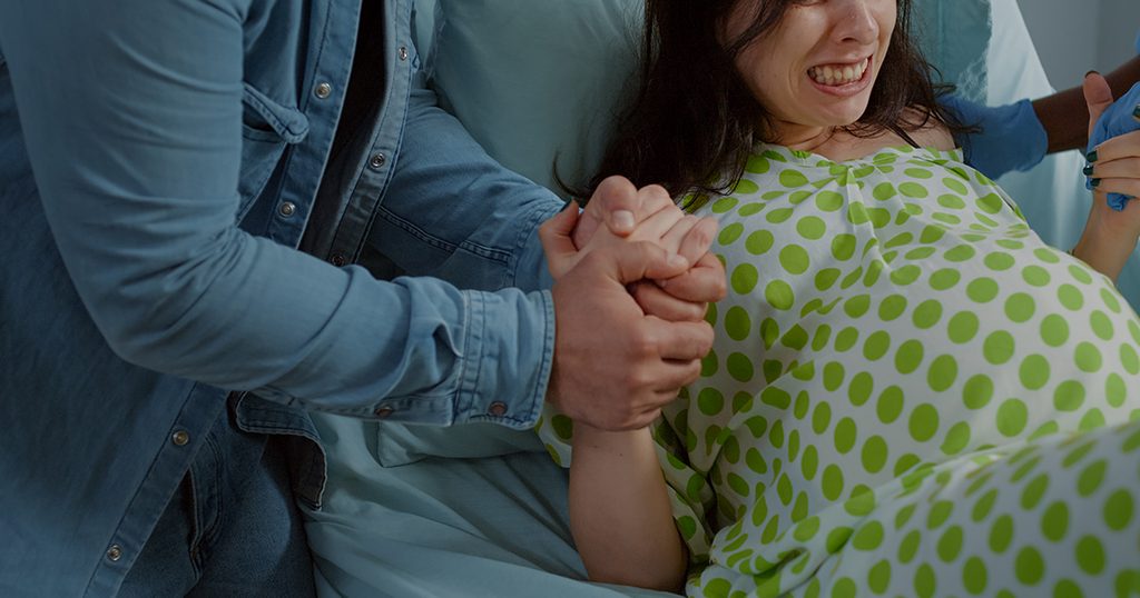 الفرق بين الخياطة التجميلية والخياطه العادية بعد الولادة