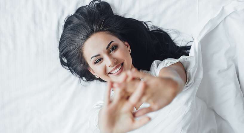 هل يجوز للمرأة ممارسة العادة عند الضرورة