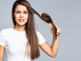 اسباب ضعف سماكة الشعر