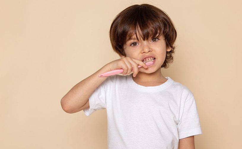 علاج تسوس الأسنان عند الأطفال في المنزل