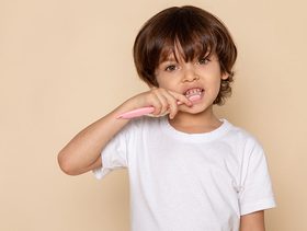 علاج تسوس الأسنان عند الأطفال في المنزل
