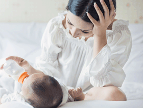 سبب بكاء الطفل عند الرضاعة الصناعية