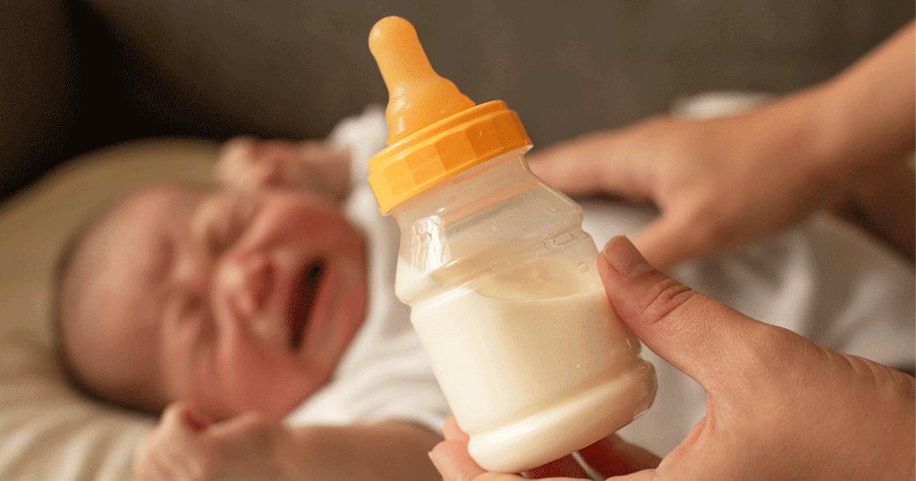 كيفيّة التعامل بكاء الطفل أثناء الرضاعة