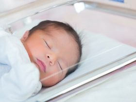 معدل الولادات في السعودية ينخفض إلى 67%