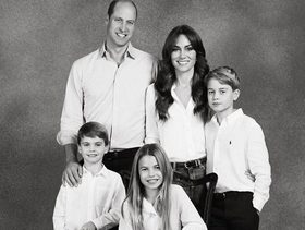 صورة عائلة كيت وويليام لبطاقة كريسماس 2023 مفاجأة!