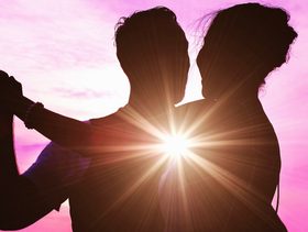 الانجذاب الجسدي في توأم الشعلة