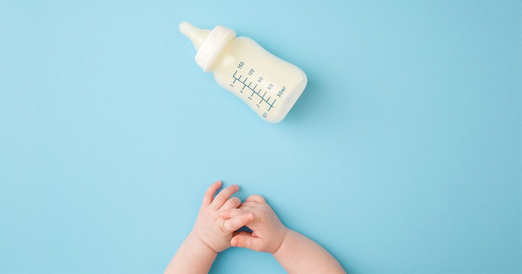 الحليب المناسب للأطفال بعمر 6 أشهر