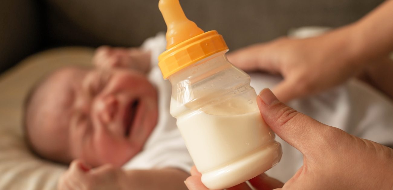 سبب خروج الحليب من أنف الرضيع