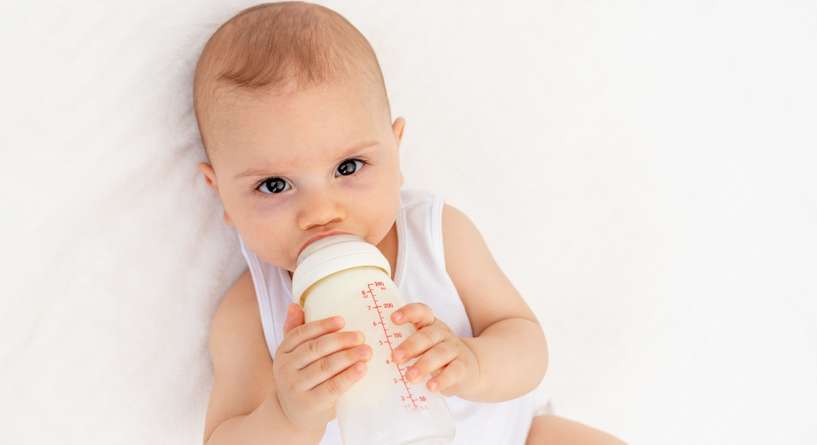 أضرار خروج الحليب من أنف الرضيع