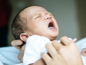 علاج مغص الرضع