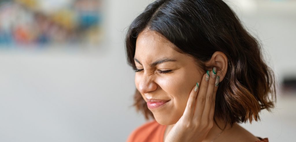 كيفيّة علاج طنين الأذن