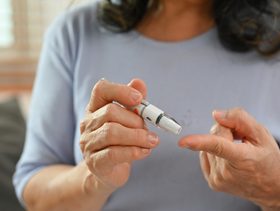 علاج انخفاض السكر في المنزل