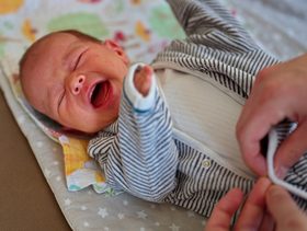 اعراض المغص عند الرضع