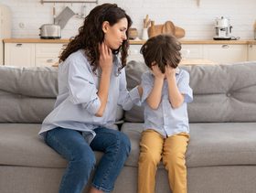 عبارات تستخدمينها مع طفلك تودي به إلى العلاج النفسي في المستقبل