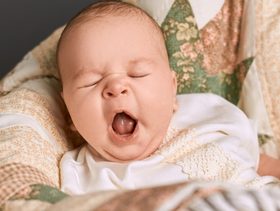 أضرار قلة النوم عند الرضع