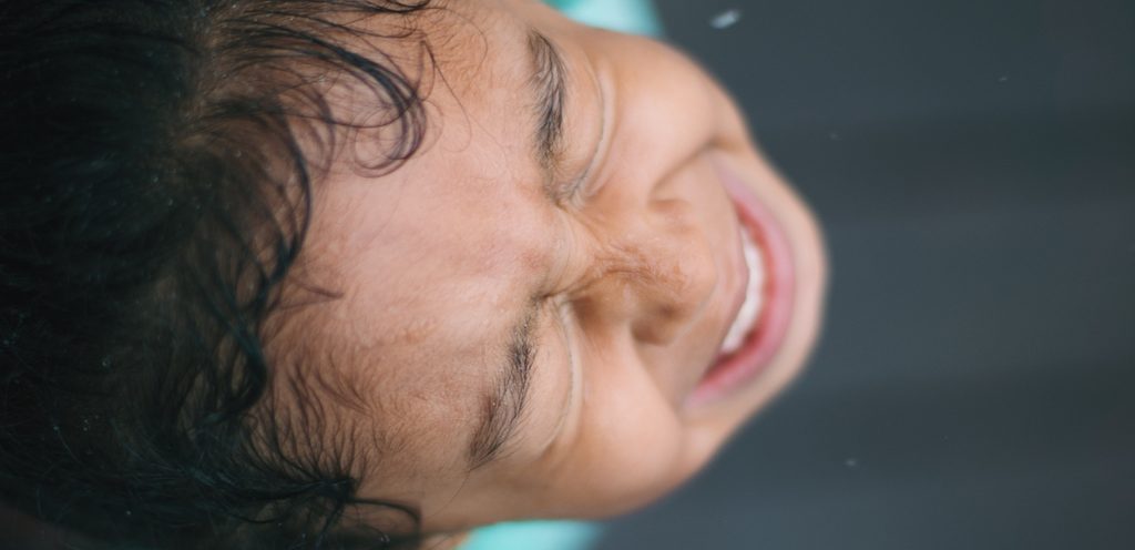 كيفيّة التعامل مع الطفل كثير البكاء