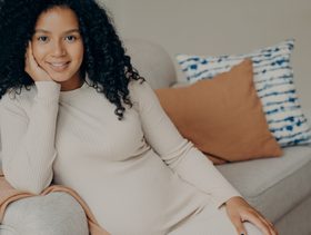 الجلوس الصحيح للحامل بالصور