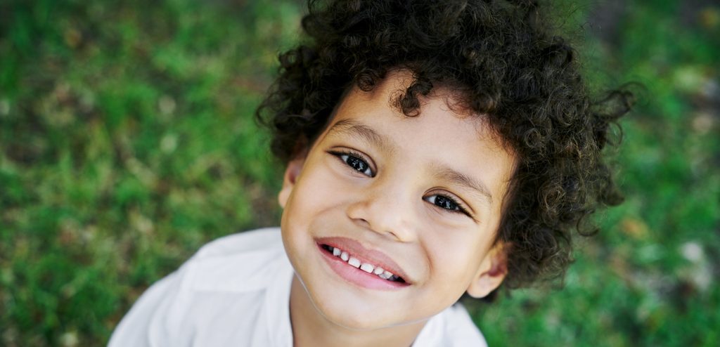 العوامل التي تؤثّر على عدد أسنان الطفل
